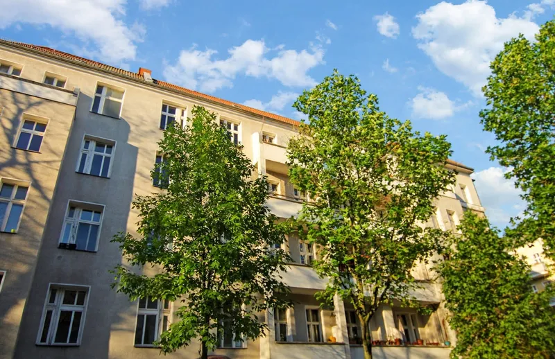 Ruhige Altbauwohnung mit Dielen und Duschbad in der beliebten Krüllsstraße! — photo 1
